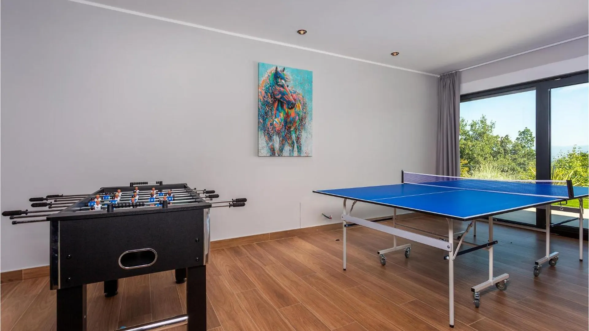 Beautiful Home In Opric With Wifi 0*,