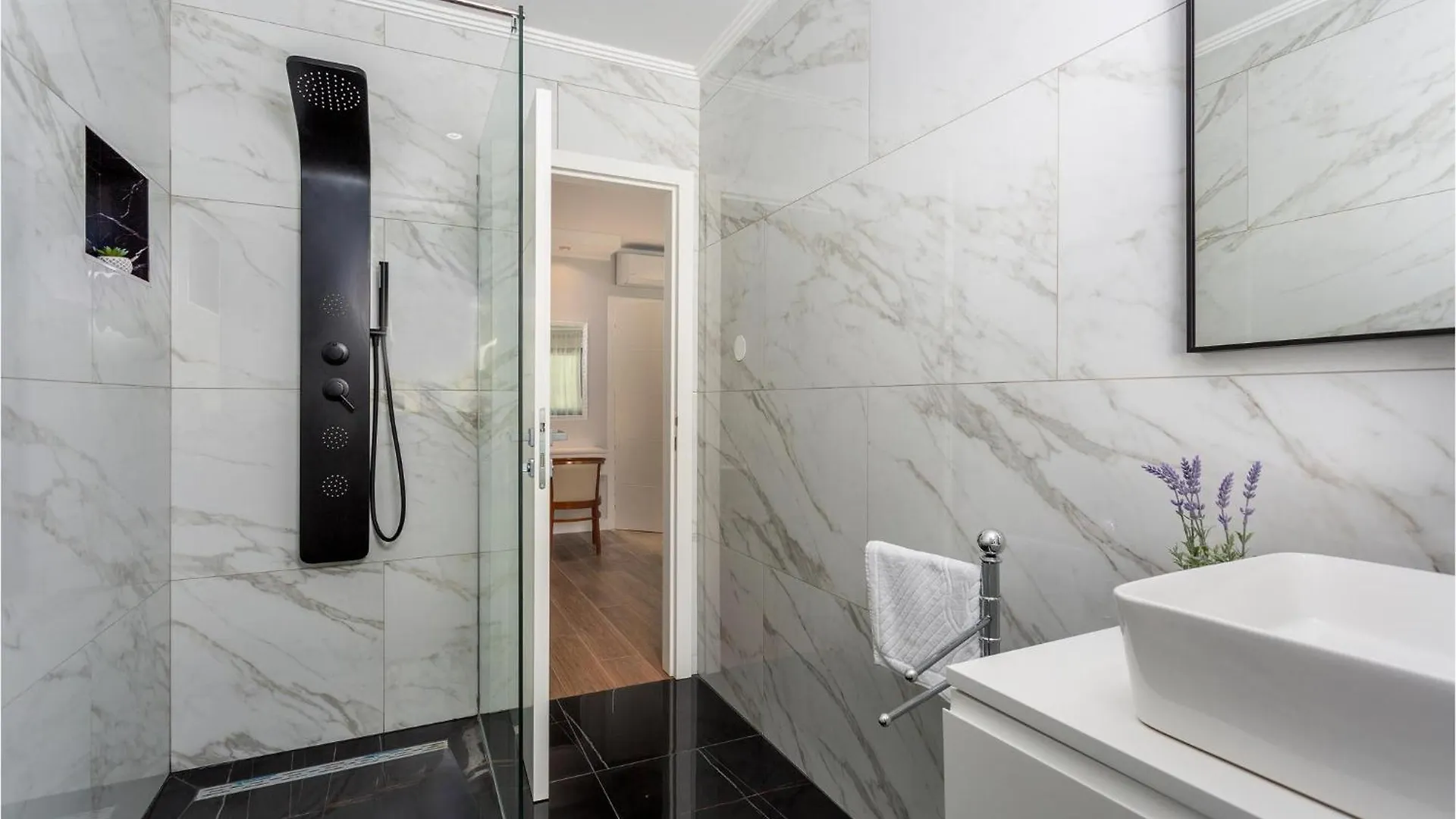 Beautiful Home In Opric With Wifi